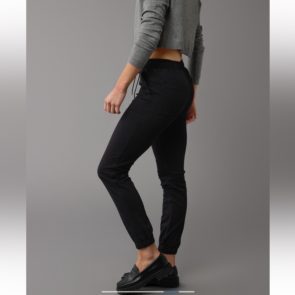 American Eagle Black Cargo Jogger Size 4